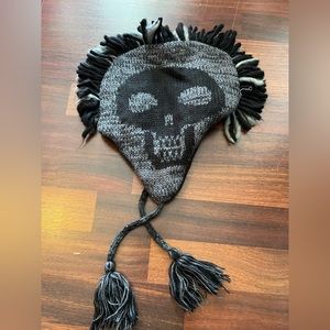 Adult sized winter hat with skull print